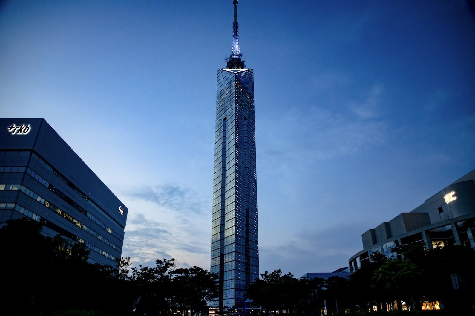 후쿠오카타워 모모치하마 블루아워