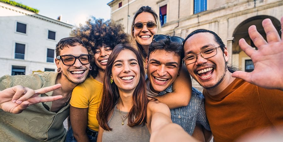 loud-budgeting-dating-genz 1