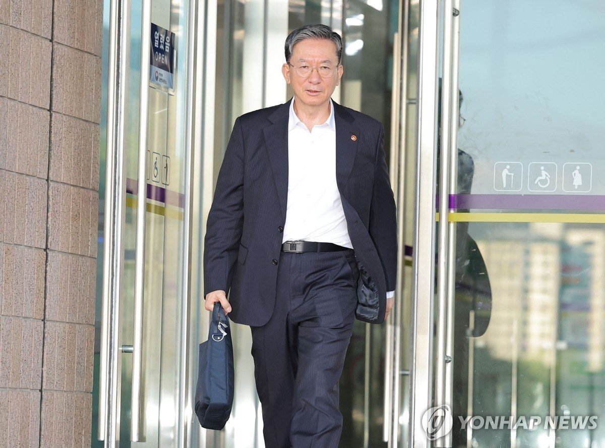 정성호 법무장관 사의 수리 — 후임 지명은 아직 없다