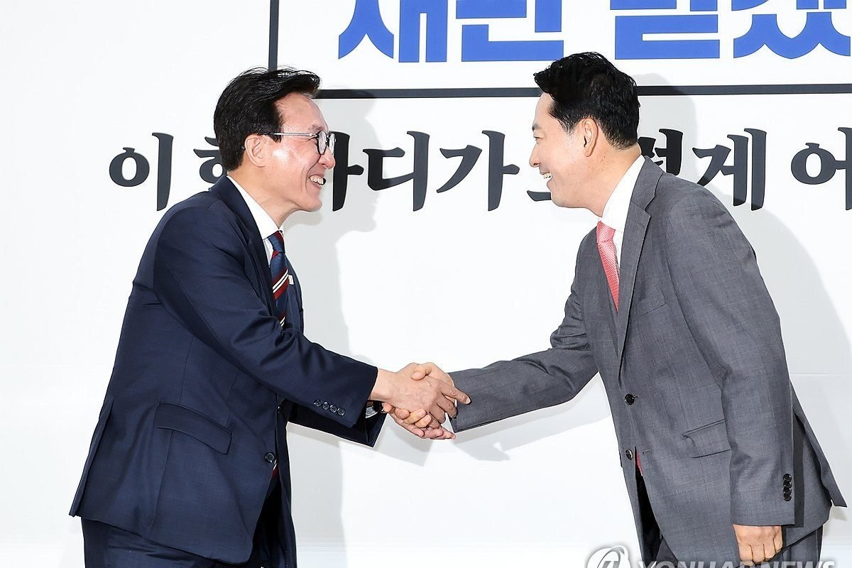 2026-08-24 국회, 김민석·장동혁 상견례 악수