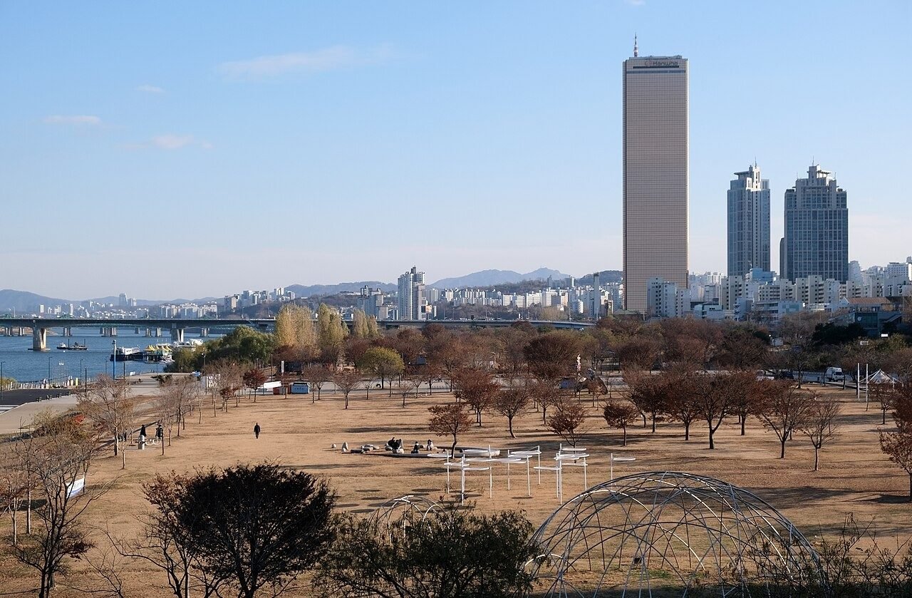 여의도 한강공원과 63빌딩