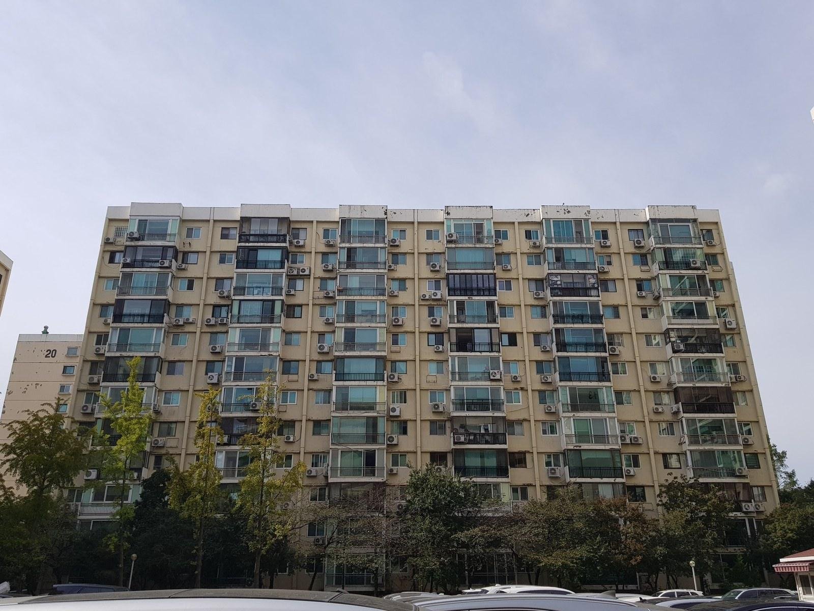 서울 아파트 외벽과 발코니