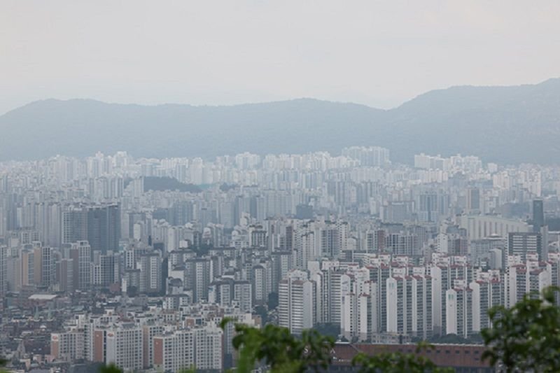 산자락 아래 서울 일대 아파트 단지 전경