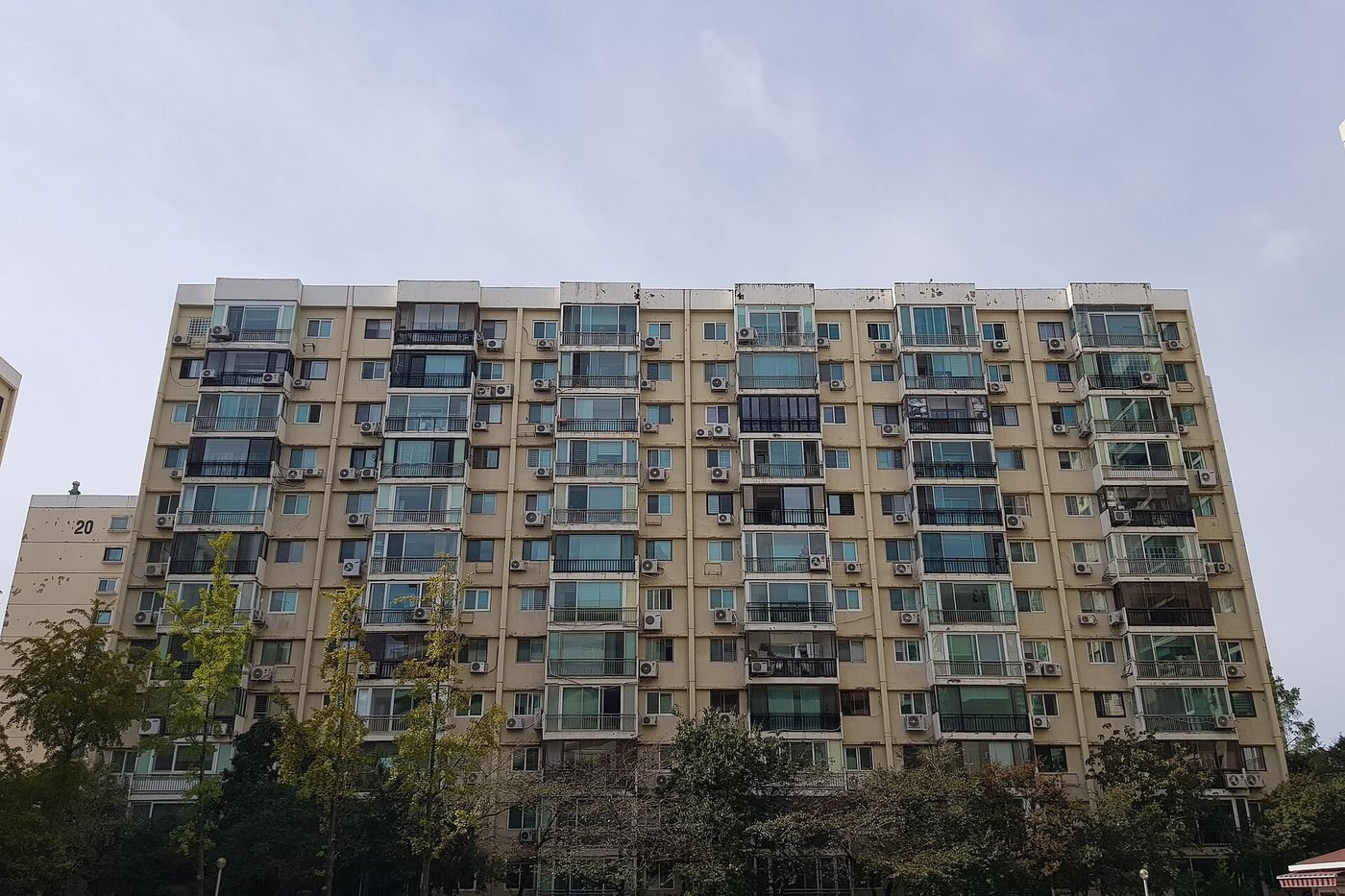 서울 압구정 현대아파트 31동 동측면