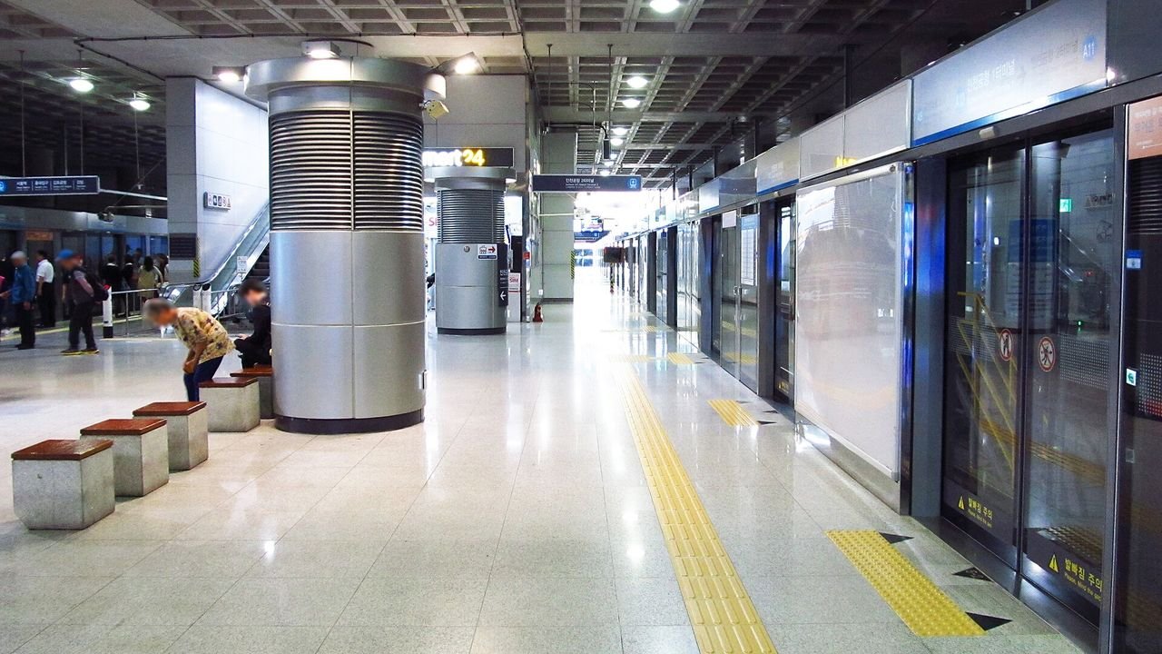 인천공항1터미널역 공항철도 승강장