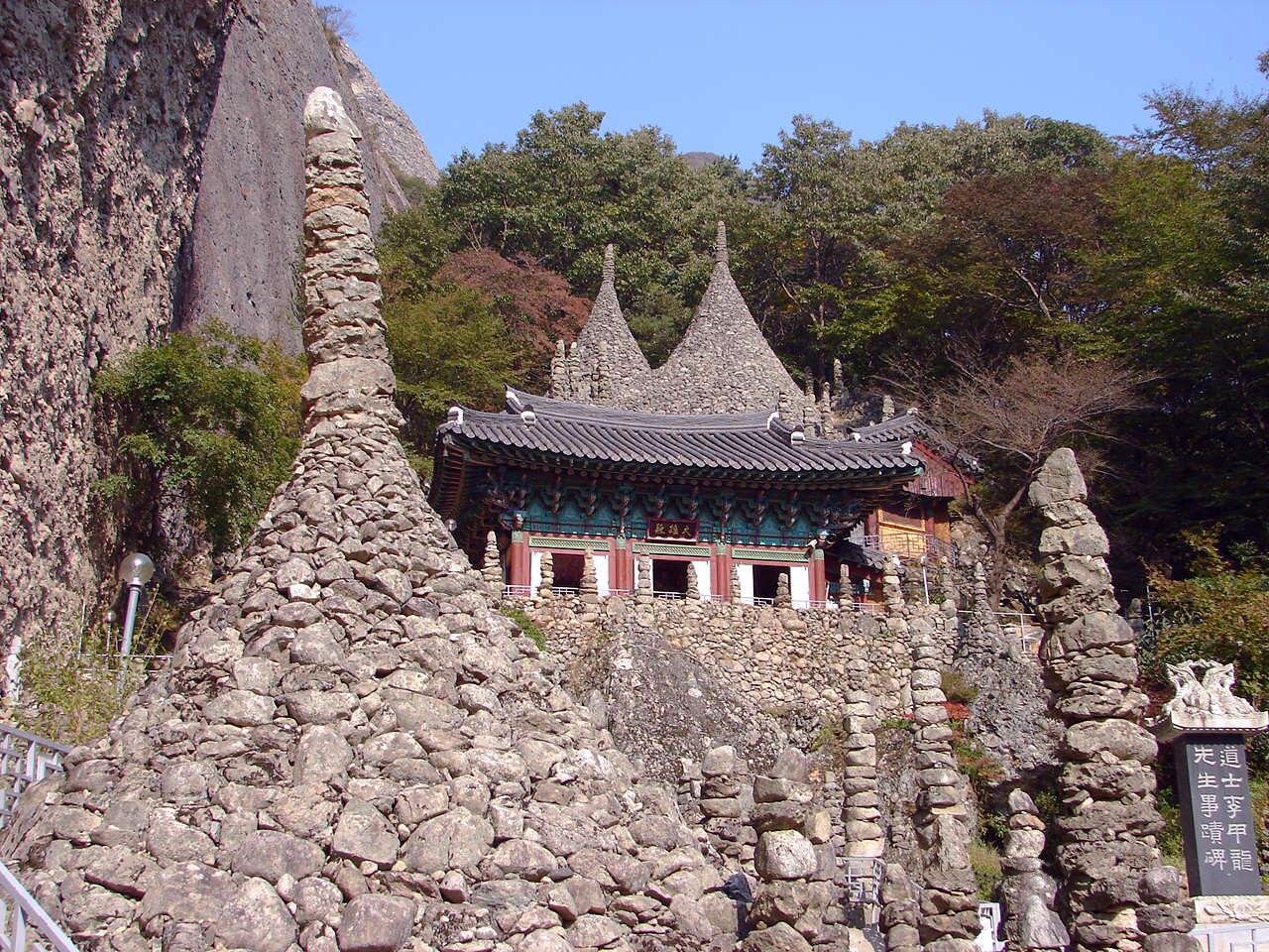 탑사 경내와 석탑