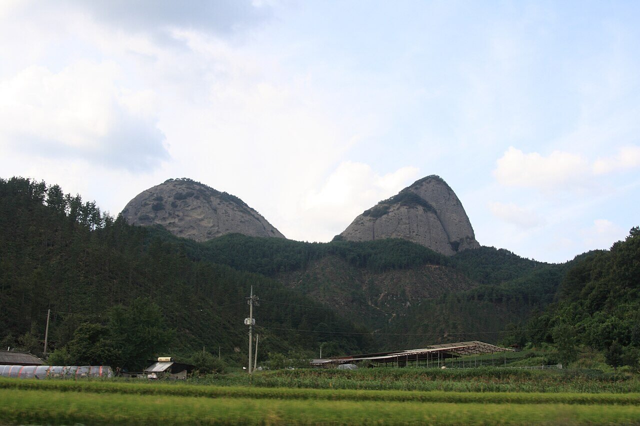 Horse-ear peaks of Maisan (Ammaibong and Sumaibong)
