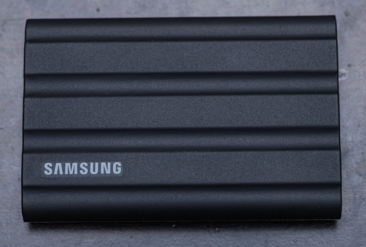 삼성 포터블 SSD T7 Shield 실물 상단 사진