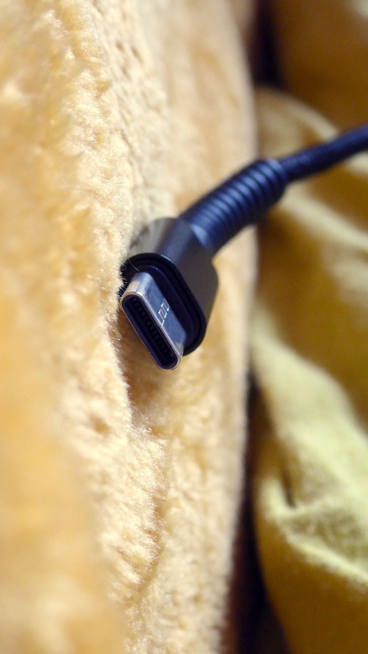USB-C 커넥터 클로즈업 (케이블 플러그)