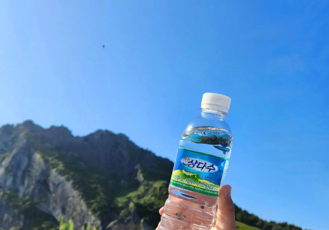 성산일출봉 탐방로와 초원 풍경 실사