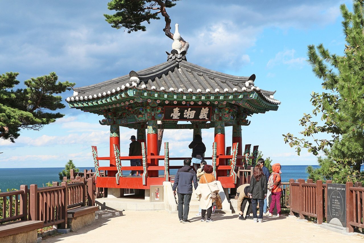 낙산사 의상대와 동해 절벽 전망