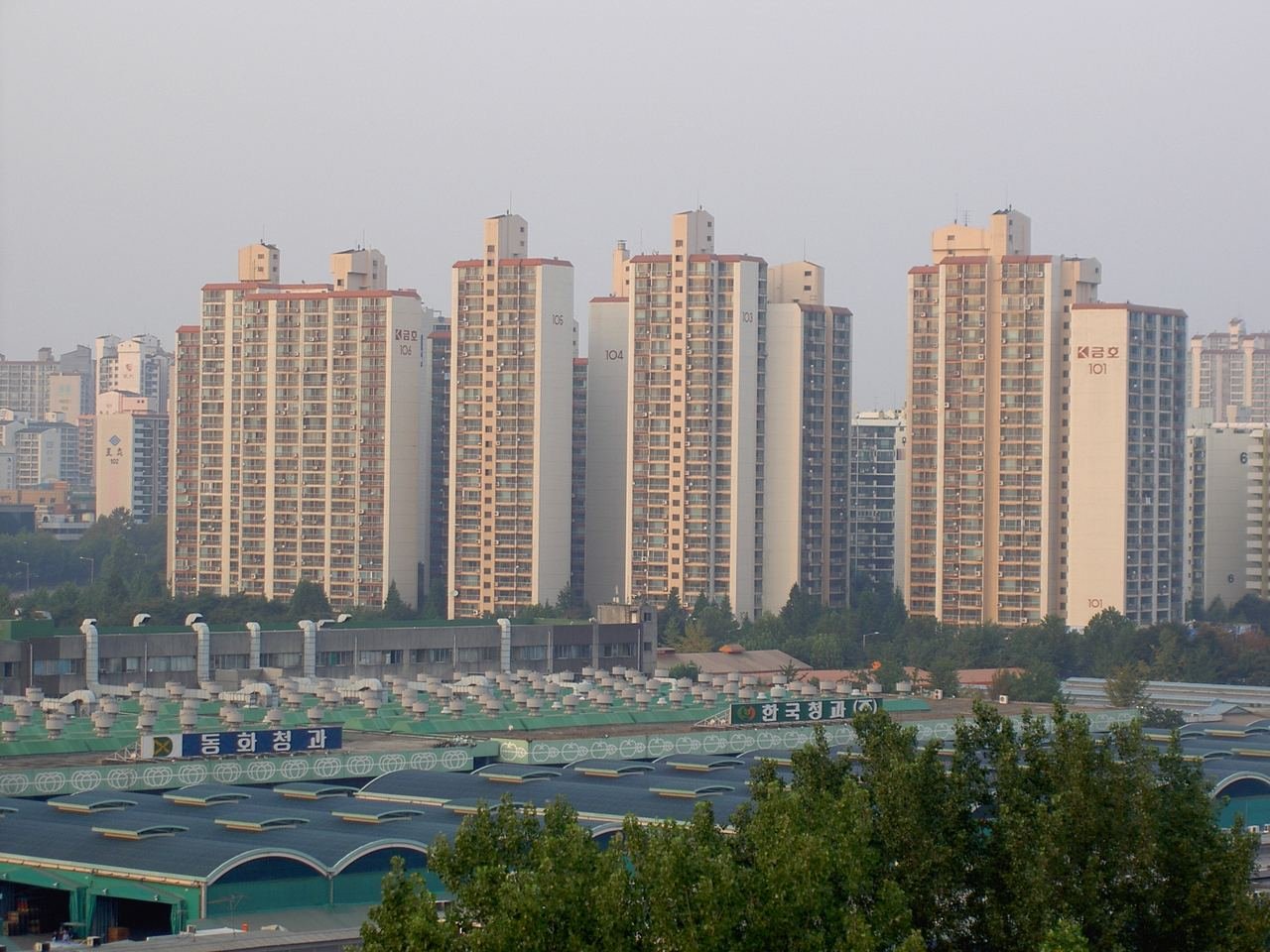 가락동 방향 고층 아파트 여러 동이 서 있는 사진