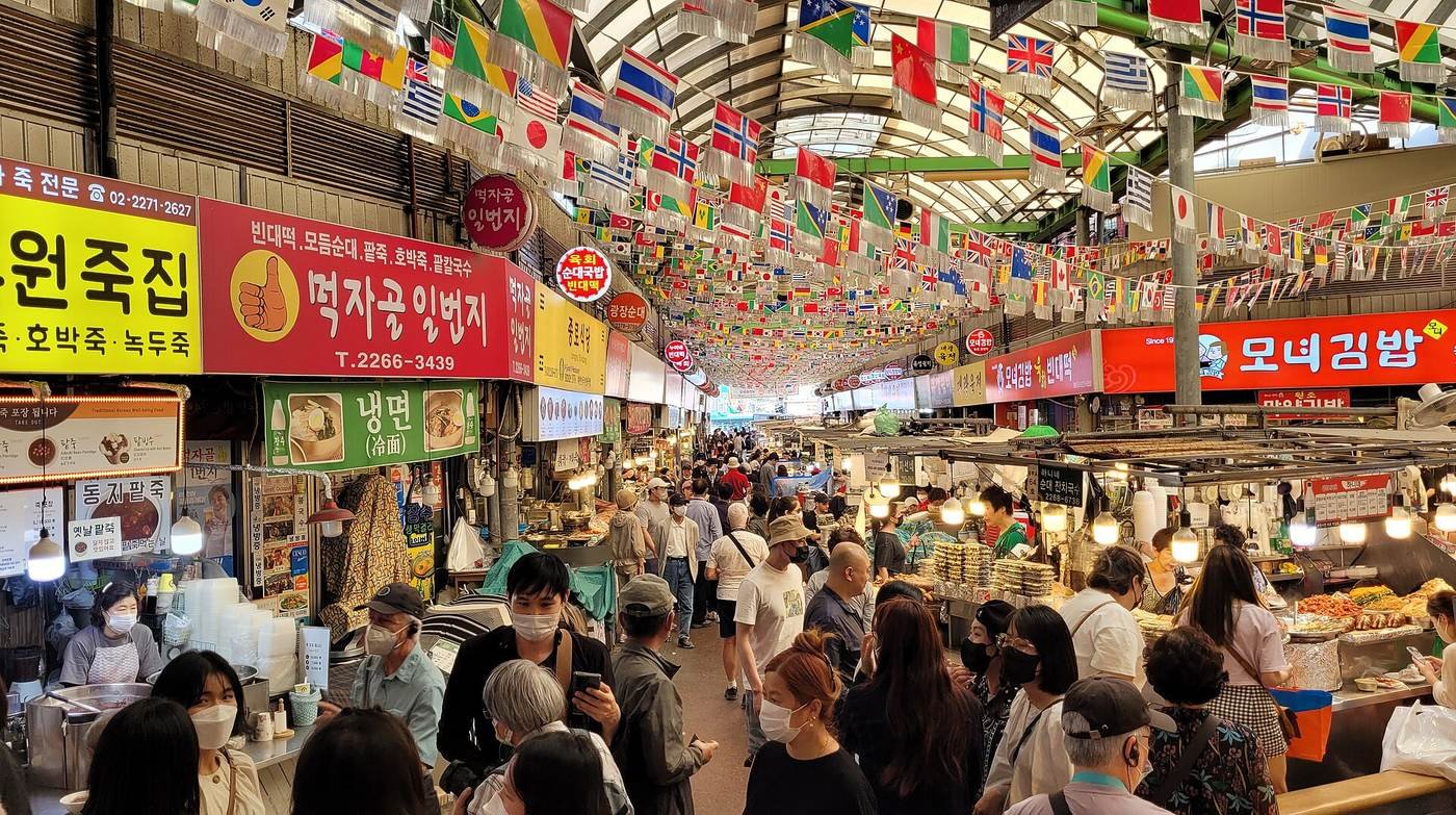 광장시장 2026 먹거리 가이드, 빈대떡·육회·꼬마김밥과 구역별 영업시간, 일요일엔 먹자골목만 열어요