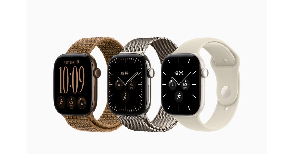 갈색 직조 밴드, 금속 메시 밴드, 아이보리 스포츠 밴드를 단 Apple Watch Series 12 세 개가 나란히 선 모습